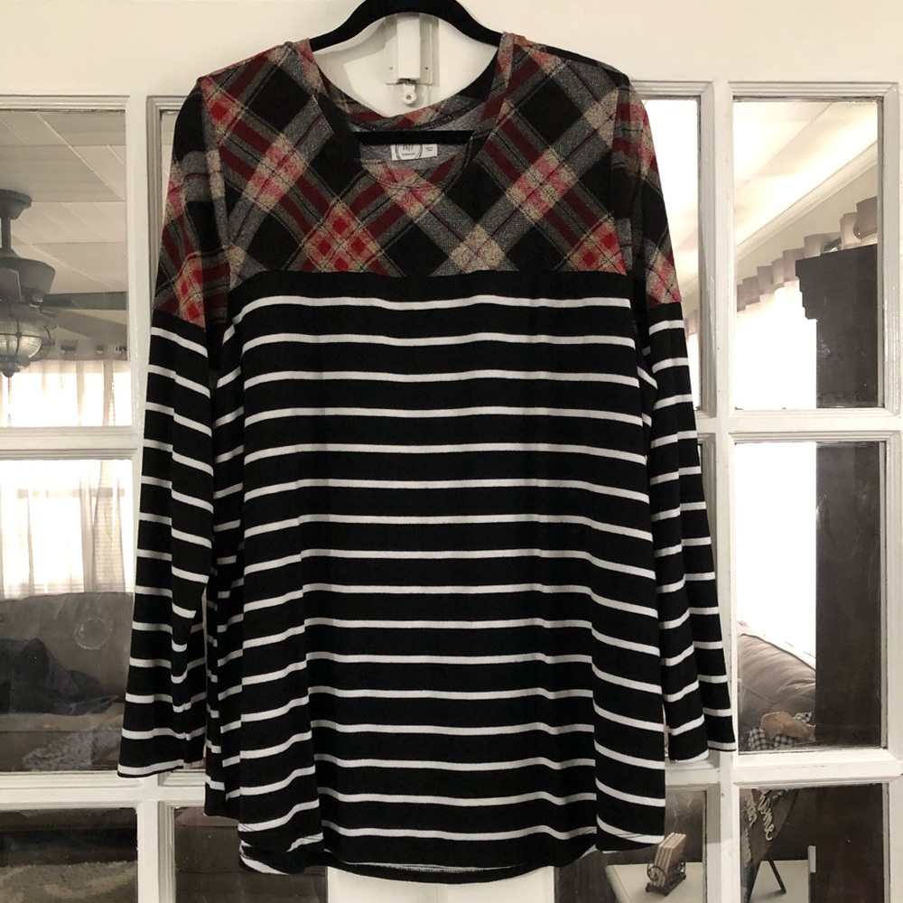 NWOT 2X Long Sleeve Shirt